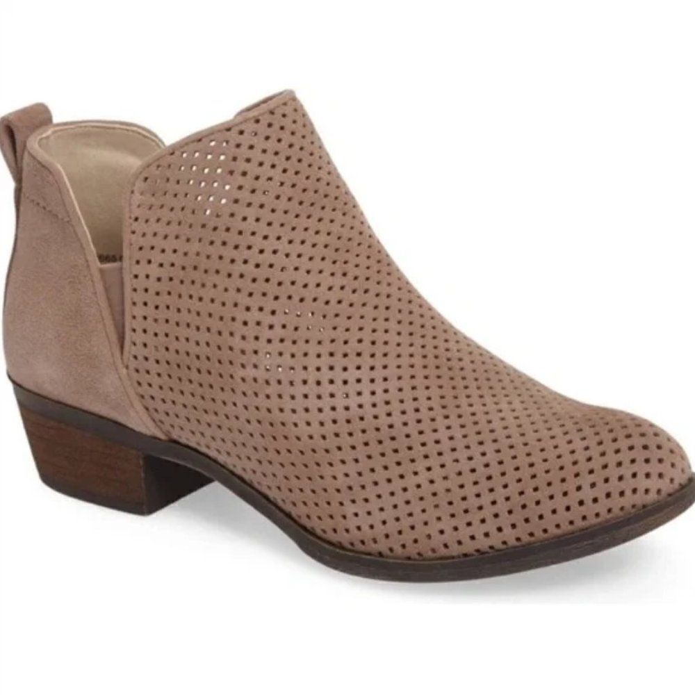 Cityclassified Women's Beige Devote Split Perforated Booties Size 6